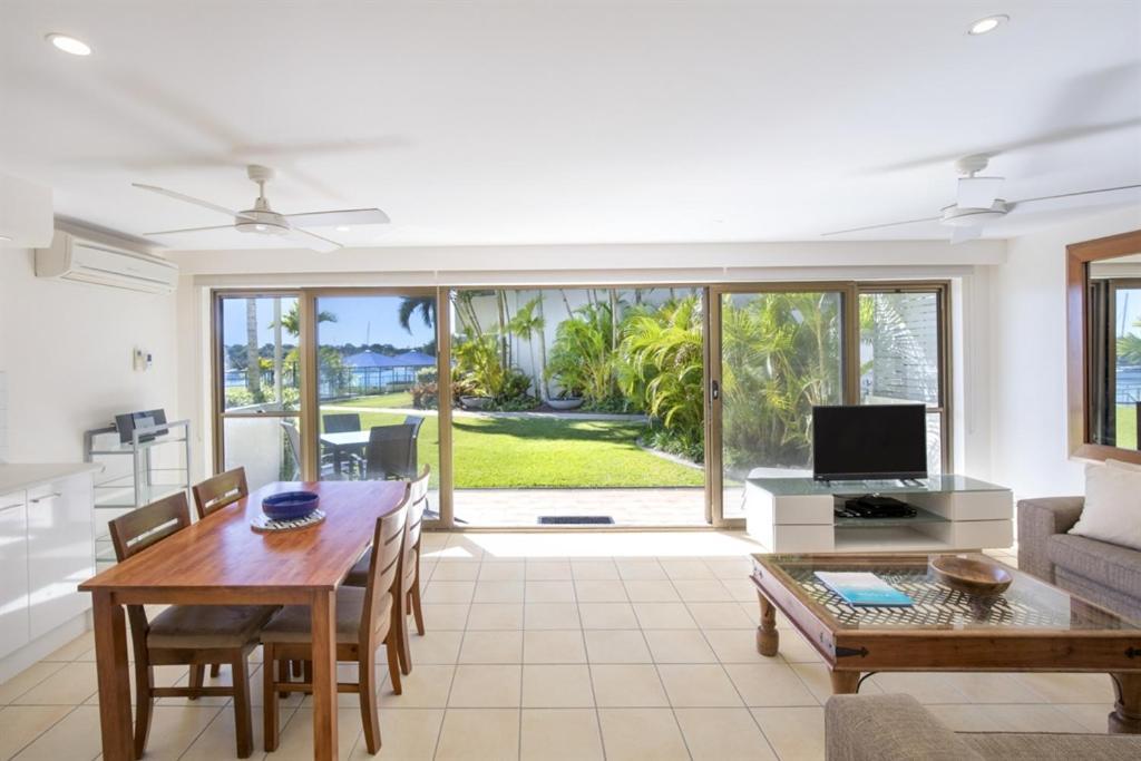 Noosa Shores Resort Екстер'єр фото