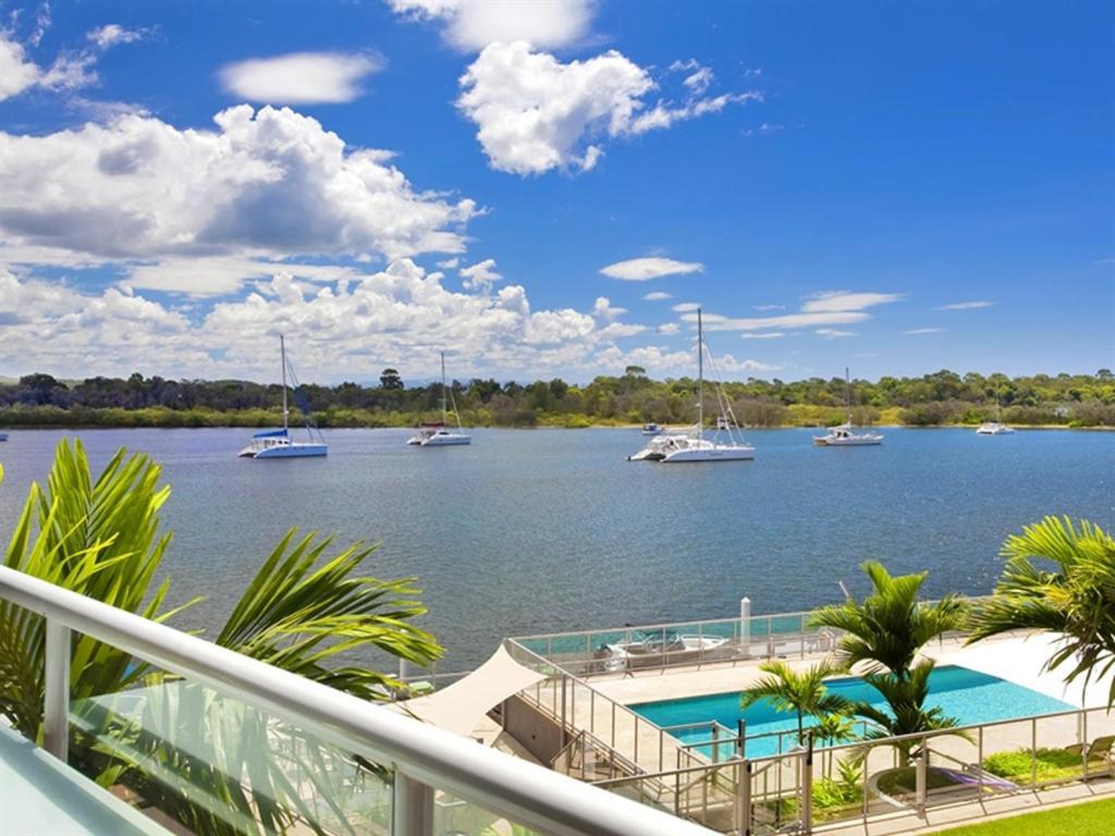 Noosa Shores Resort Екстер'єр фото